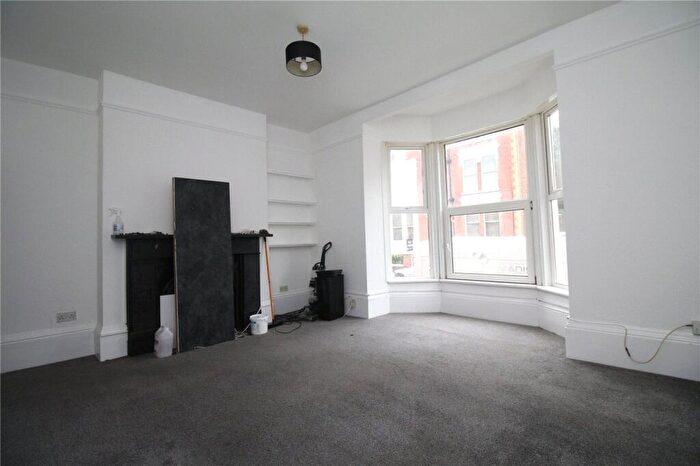 1 Bedroom Flat To Rent In Waverley Grove, Southsea, Hampshire, PO4