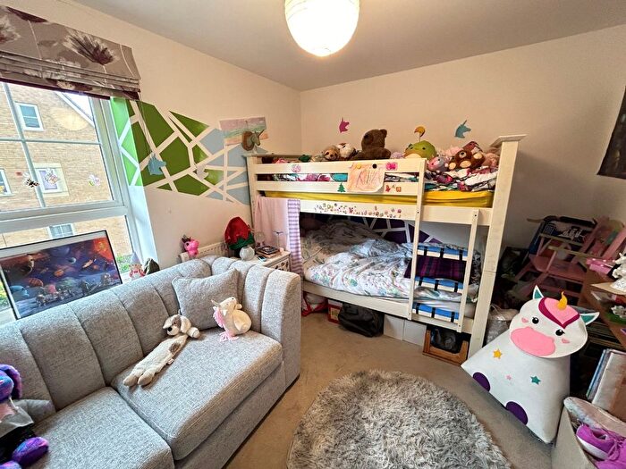 2 Bedroom Flat For Sale In Frenchs Avenue, Dunstable, LU6