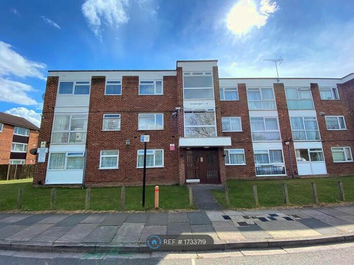 2 Bedroom Flat To Rent In Rutland House, Northolt, UB5