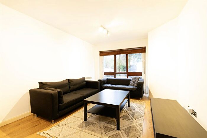 2 Bedroom Flat To Rent In Torriano Mews, London, NW5