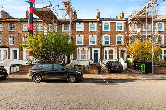 2 Bedroom Flat To Rent In Coningham Road, London, W12