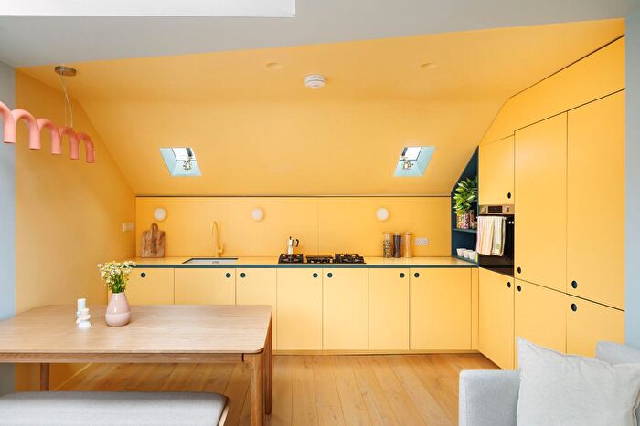 3 Bedroom Flat For Sale In Oakley Place, London, SE1