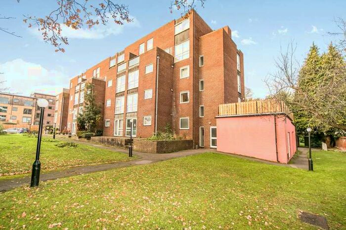 2 Bedroom Apartment To Rent In Belgravia Court, RG30