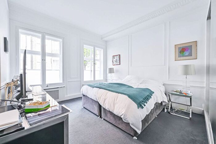 2 Bedroom Flat For Sale In Mansfield Street, Marylebone, London, W1G