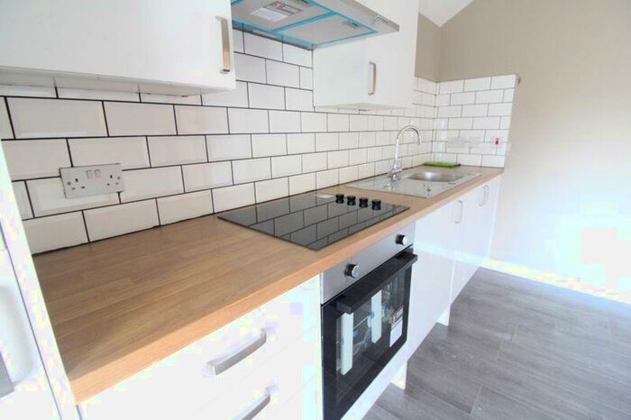 2 Bedroom Apartment To Rent In Hicks Road, Waterloo, L22