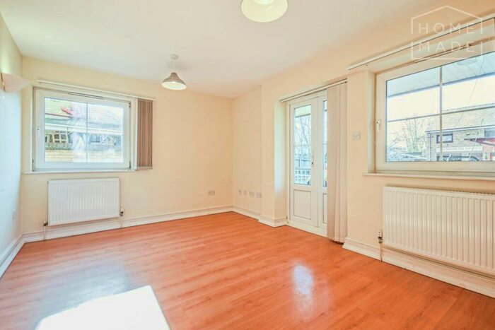 3 Bedroom Flat To Rent In Elizabeth Way, Cambridge, CB4