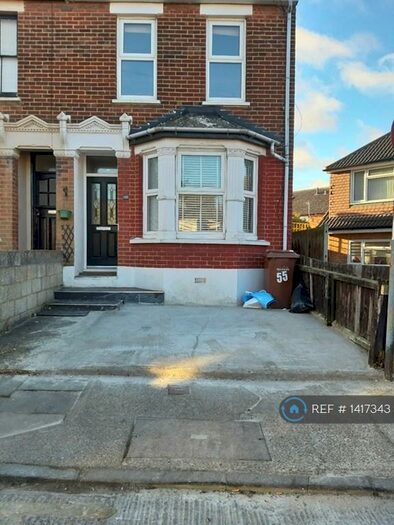 3 Bedroom Terraced House To Rent In Lansdowne Road, Chatham, ME4