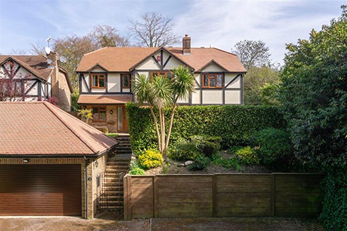 6 Bedroom Detached House For Sale In Crawley Lane, Crawley, RH10