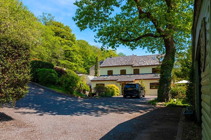 4 Bedroom Detached House For Sale In Edwardsville, Treharris, CF46