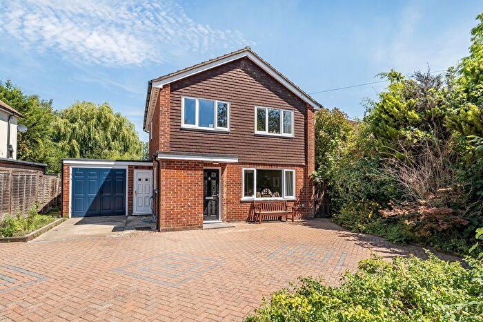 3 Bedroom Detached House For Sale In Ship Lane, Farnborough, GU14