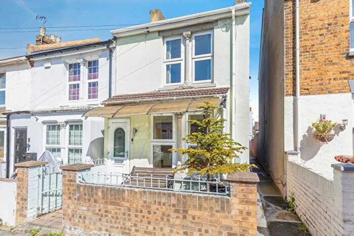 2 Bedroom End Of Terrace House For Sale In Beresford Road, Gillingham, Kent, ME7