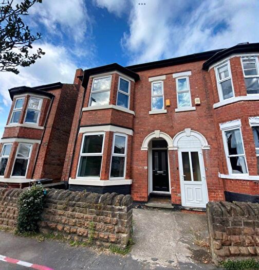 6 Bedroom Semi-Detached House To Rent In Kimbolton Avenue, Nottingham, NG7