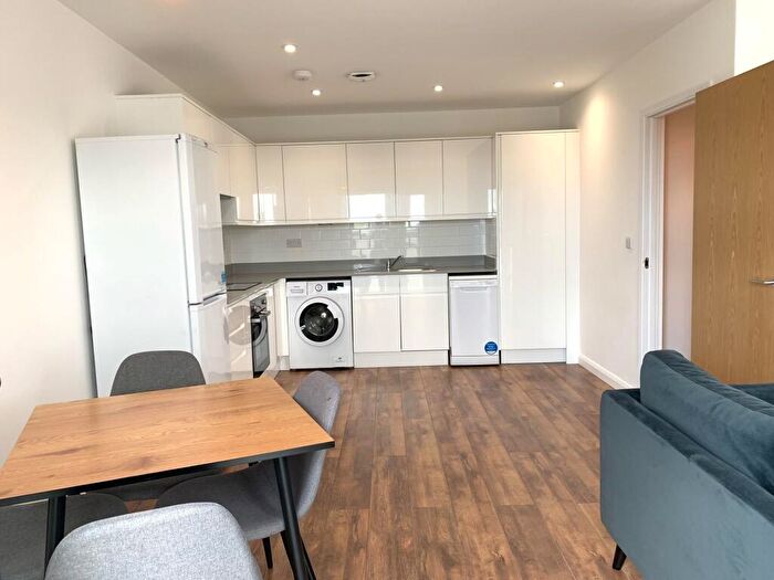 1 Bedroom Apartment To Rent In Lyons Way, Slough, SL2