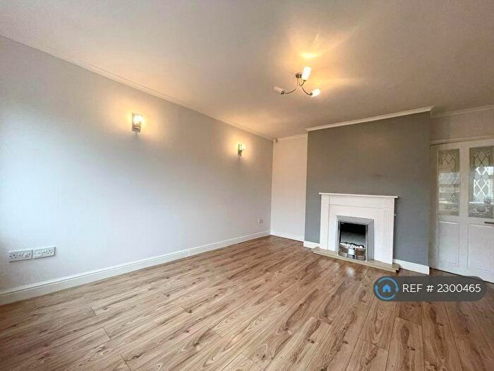 3 Bedroom End Of Terrace House To Rent In Hall Hill Drive, Stoke-On-Trent, ST2
