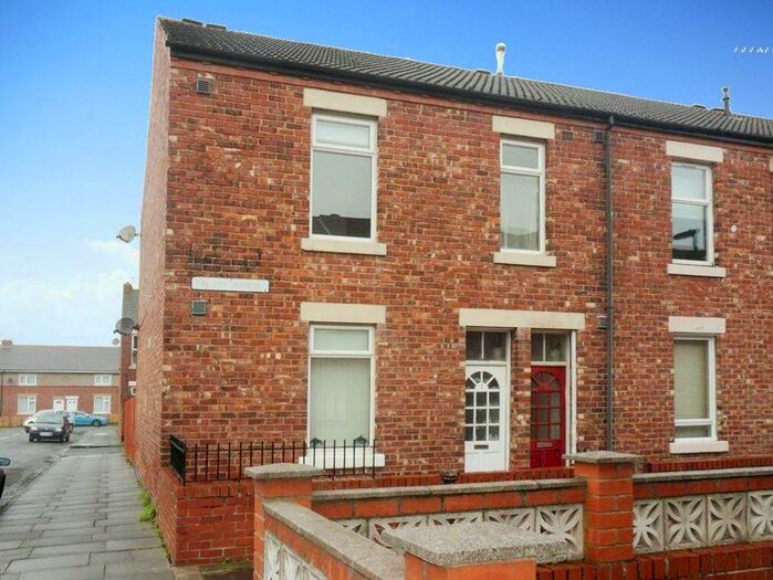 3 Bedroom Flat To Rent In Oswin Avenue, Forest Hall, Newcastle Upon Tyne, Tyne And Wear, NE12
