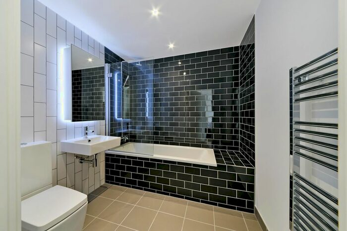 2 Bedroom Flat To Rent In Bonnet Street, London, E16