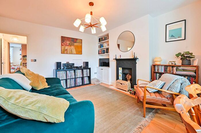 2 Bedroom Flat For Sale In Lordship Lane, East Dulwich, London, SE22