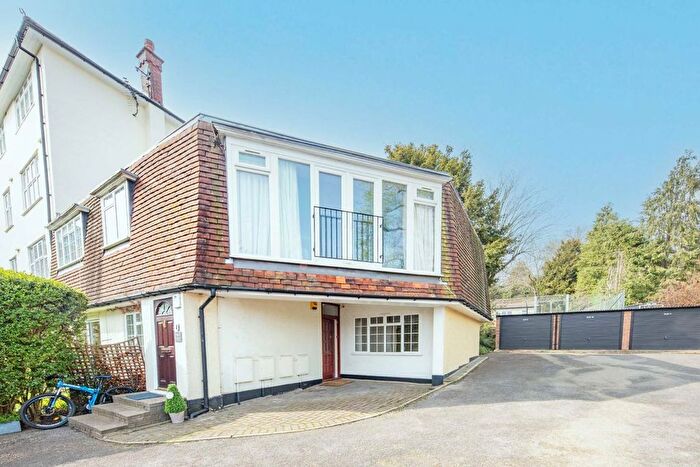 2 Bedroom Flat To Rent In The Downs, London, SW20