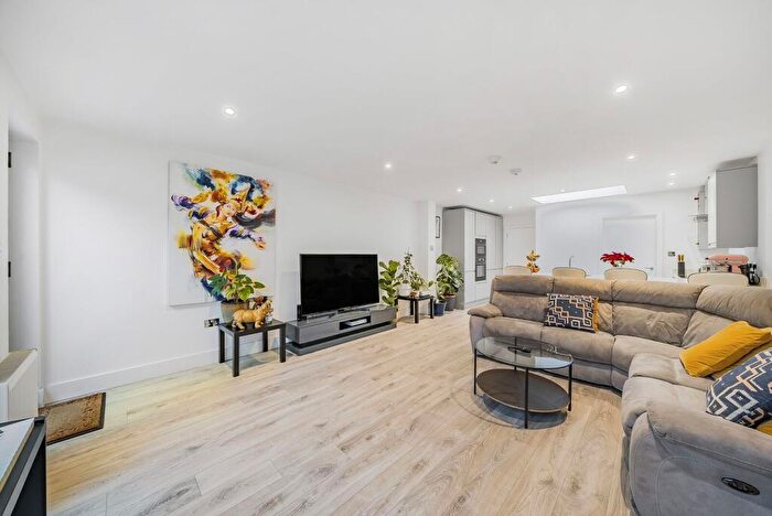 2 Bedroom Flat To Rent In Church Street, Central Croydon, Croydon, CR0