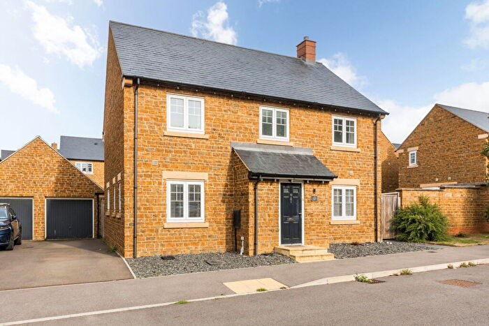4 Bedroom Detached House For Sale In Seedling Road, Bodicote, OX15