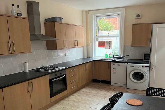 5 Bedroom Terraced House To Rent In Cavendish Place, Newcastle Upon Tyne, NE2