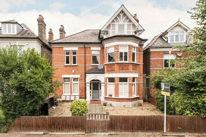 3 Bedroom Flat To Rent In Culverden Road, Balham, SW12