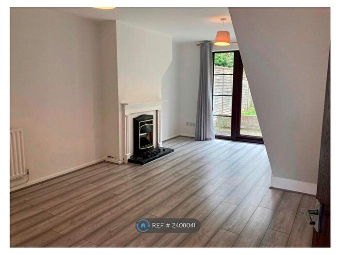 4 Bedroom Semi-Detached House To Rent In Thorpe Way, Cambridge, CB5