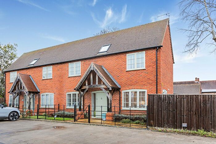 2 Bedroom Semi Detached House For Sale In High Street, Benson, OX10