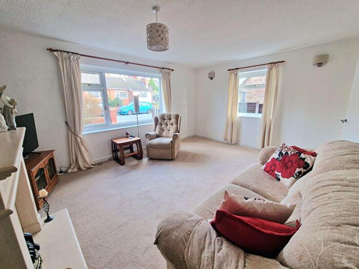 3 Bedroom Semi-Detached House For Sale In Yew Tree Drive, Stockport, SK6