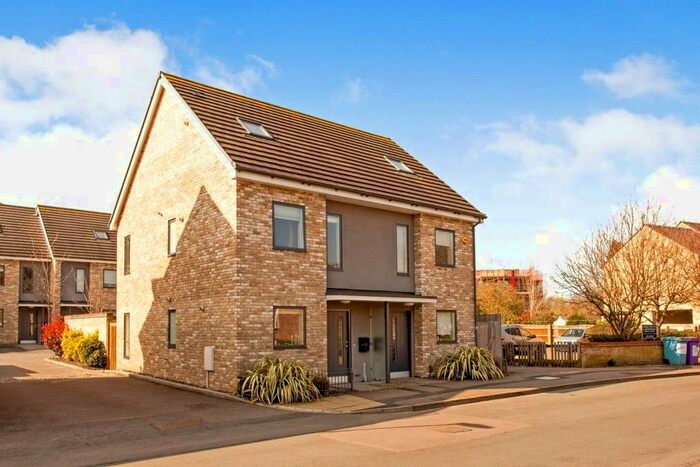 3 Bedroom Semi-Detached House To Rent In Fishers Lane, Cambridge, CB1