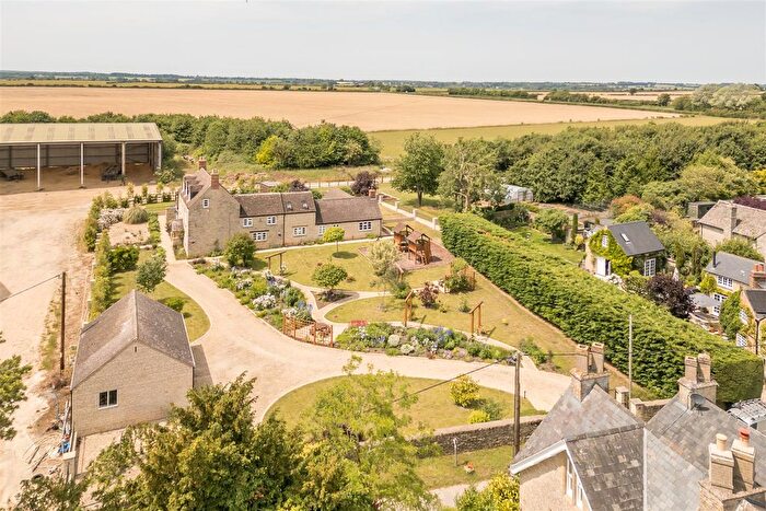 5 Bedroom Detached House For Sale In South Street, Caulcott, OX25