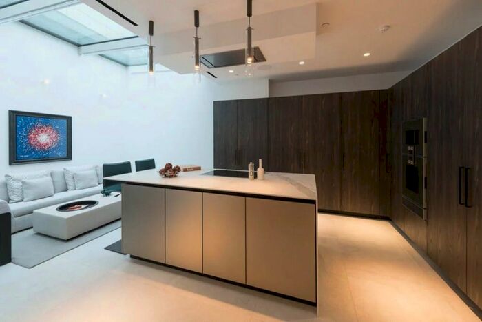 4 Bedroom Mews To Rent In Down Street Mews, London, W1J