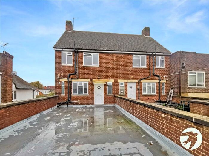 3 Bedroom Flat To Rent In Chastilian Road, Dartford, Kent, DA1