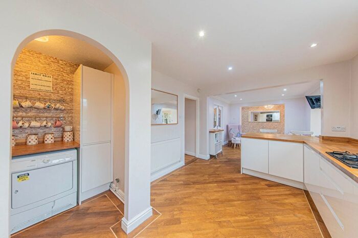 5 Bedroom Detached House For Sale In Ranworth Drive, Lowton, WA3