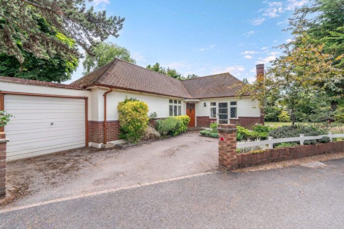 3 Bedroom Bungalow For Sale In Penton Hall Drive, Staines-Upon-Thames, TW18
