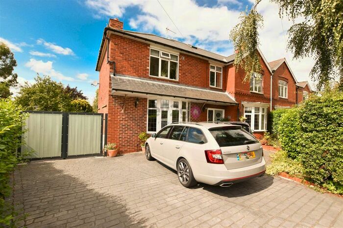4 Bedroom Semi-Detached House For Sale In The Avenue, Spinkhill, Sheffield, S21