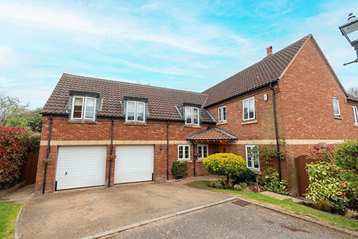 4 Bedroom Detached House For Sale In Pine Tree Court, Islip, NN14