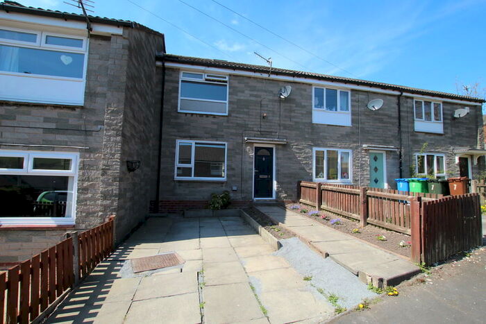 2 Bedroom Town House To Rent In Shakespeare Close, Littleborough, OL15