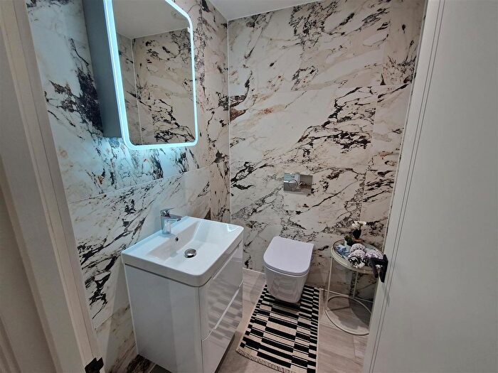 2 Bedroom Flat To Rent In A Rotherhithe Street, London, SE16