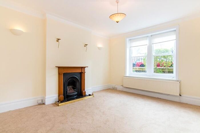 2 Bedroom Flat To Rent In Delaware Mansions, Delaware Road, W9