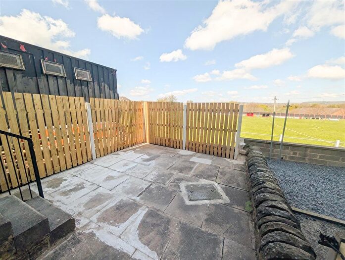 2 Bedroom End Terrace House To Rent In Cross Lane, Huddersfield, HD4