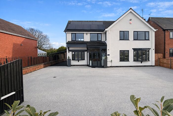 4 Bedroom Detached House For Sale In Heath Road, Bedworth, CV12