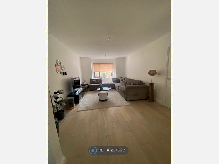 4 Bedroom Semi-Detached House To Rent In Lawn Drive, Manchester, M16