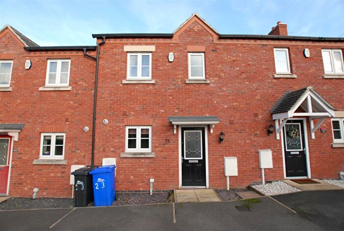3 Bedroom Town House To Rent In Laurel Grove, Uttoxeter, ST14