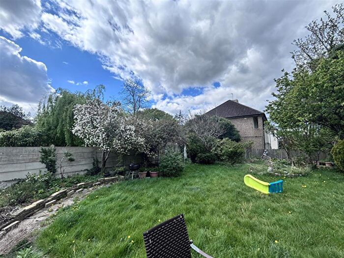 1 Bedroom Flat To Rent In Edward Avenue, London, E4