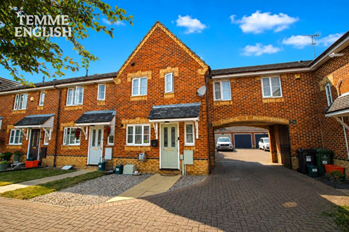 3 Bedroom End Of Terrace House For Sale In Mopsies Road, Basildon, SS14