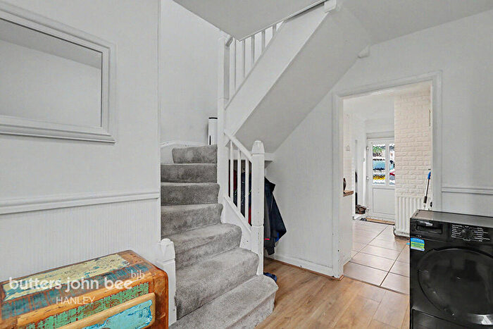 3 Bedroom Semi-Detached House For Sale In Hanley Road, Sneyd Green, ST6