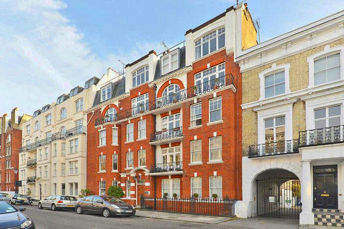 3 Bedroom Flat To Rent In Fawcett Street, London, SW10