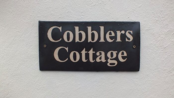 2 Bedroom Cottage To Rent In Low Street, South Milford, Leeds, LS25