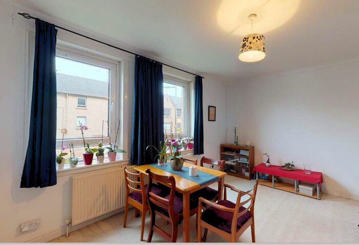 2 Bedroom Flat To Rent In Granton Medway, Edinburgh, EH5